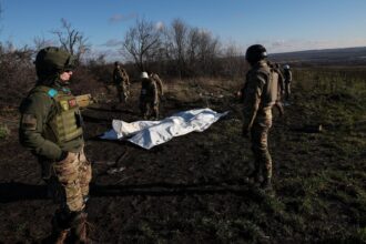 Ucraina refuză să recupereze corpurile a 6.000 de soldați morți